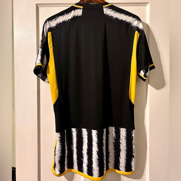 Juventus FC Authentic Home Jersey - Picture 3 of 5